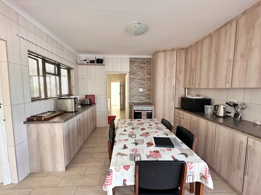 5 Bedroom Property for Sale in Fraaiuitsig Western Cape